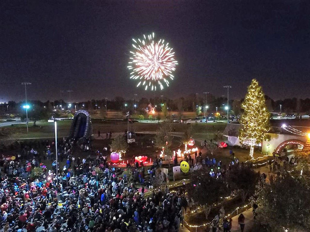 Fountain-Valley-Tree-Lighting-2017-01