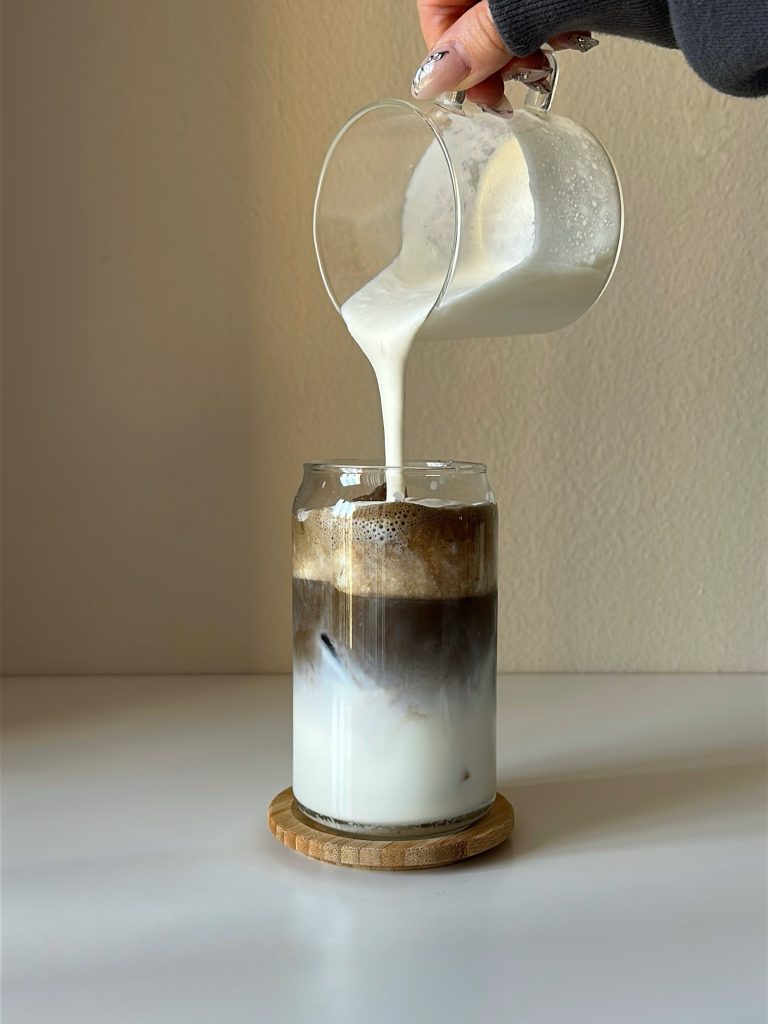 Hojicha Collagen Latte w/ Yakult Cream